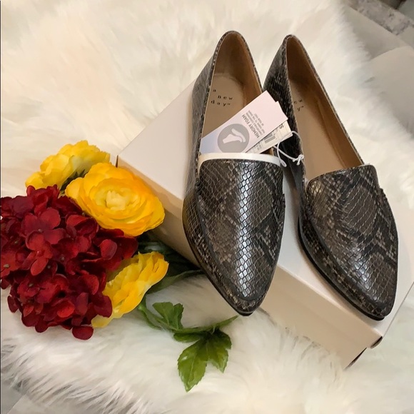 FIRM PRICE! NEW! Snakeskin Micah Loafer In Graphite - Picture 2 of 4